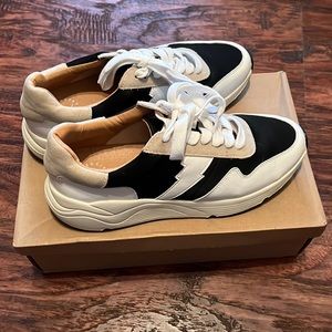 Oasis Society Alani Sneakers